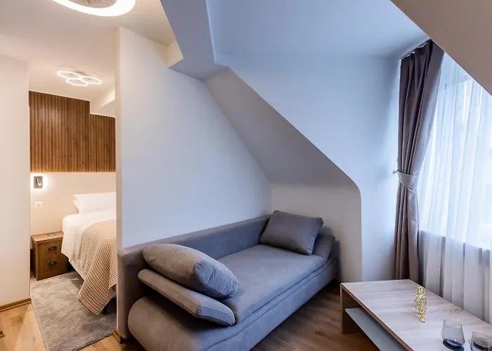 Hotel Deluxe & Kreis 4