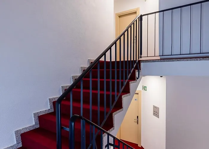 Deluxe & Kreis 4 Hotel