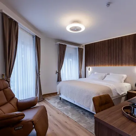 Hotel Deluxe & Kreis 4 Zurich