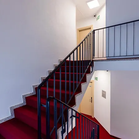 Deluxe & Kreis 4 Hotel