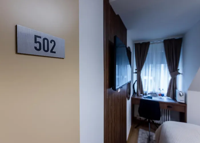 Deluxe & Kreis 4 Hotel