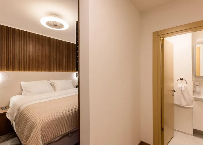 Deluxe & Kreis 4 Hotel