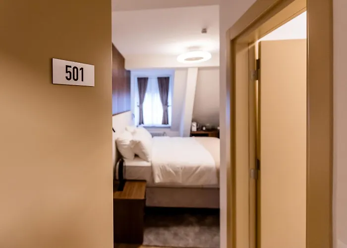 Deluxe & Kreis 4 Zurich