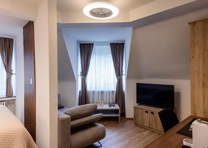 Deluxe & Kreis 4 Zurich