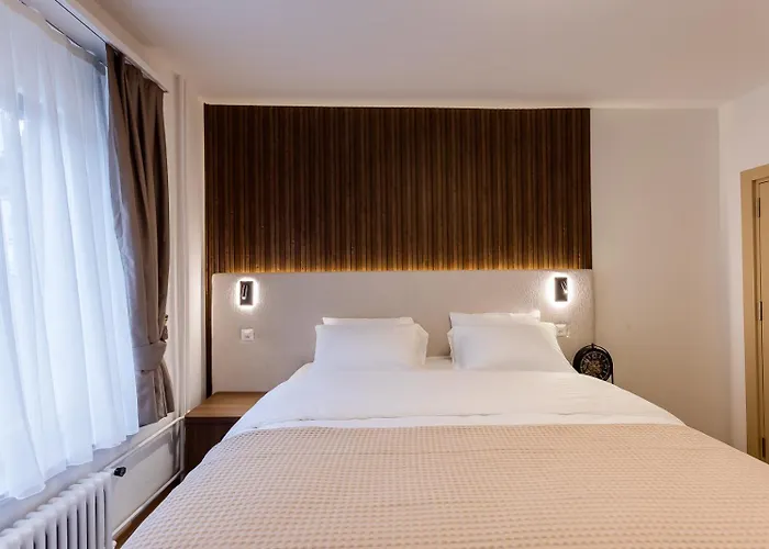 Deluxe & Kreis 4 Zurich