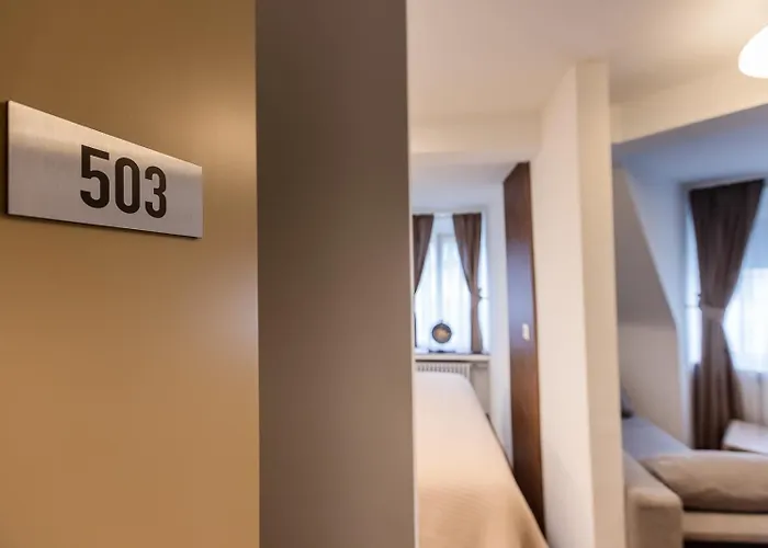 Deluxe & Kreis 4 Hotel