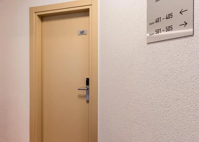 Deluxe & Kreis 4 Zurich