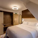 Hotel Deluxe & Kreis 4