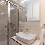 Deluxe & Kreis 4 Hotel