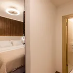 Deluxe & Kreis 4 Hotel