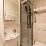 Deluxe & Kreis 4 Hotel