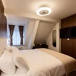 Hotel Deluxe & Kreis 4 *