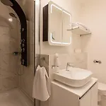 Hotel Deluxe & Kreis 4 *