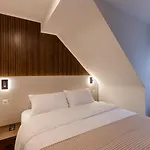 Hotel Deluxe & Kreis 4