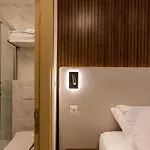 Hotel Deluxe & Kreis 4 *
