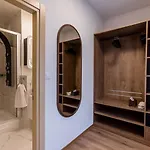 Hotel Deluxe & Kreis 4 Zurich