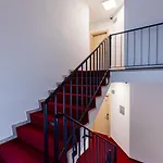 Deluxe & Kreis 4 Hotel
