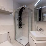 Hotel Deluxe & Kreis 4 *