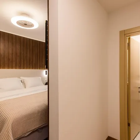 Deluxe & Kreis 4 Hotell