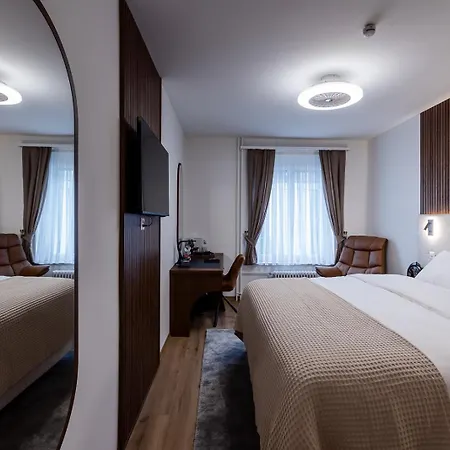 Deluxe & Kreis 4 * Zürih