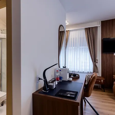 Deluxe & Kreis 4 Hotell *