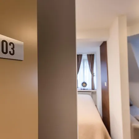 Deluxe & Kreis 4 Hotell