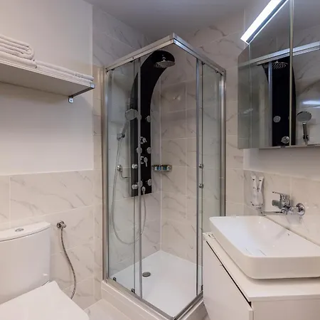 Hotell Deluxe & Kreis 4 *